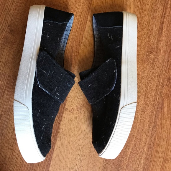 TOMS - Picture 4 of 7